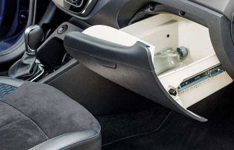 Automotive: Handschuhfach Schock Group: Anwendungen, Automotive, Handschuhfach